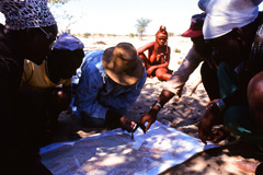 Boundary negotiations with the Himba in the Hartmann’s Valley about the new Marienfluss Conservancy (1999).